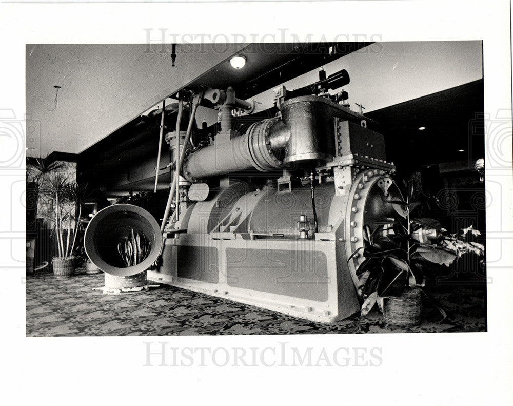 1983 Engine inside the Landsdowne Lubens-Historic Images