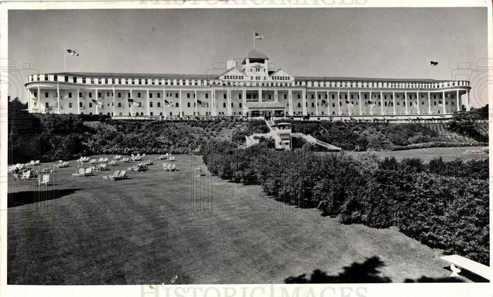 1984 Grand Hotel fee thins visitor numbers-Historic Images