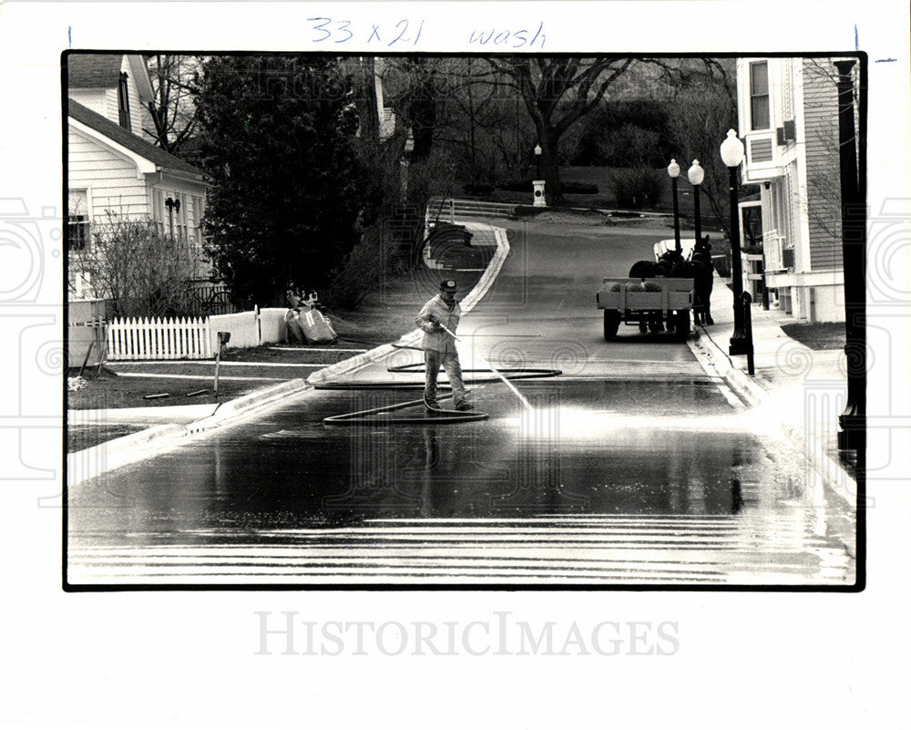 1987 Calvin Horn hoses market street-Historic Images