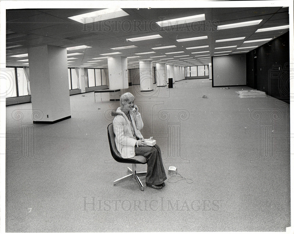 1976 Ann Fitzpatrick alone Customs Bureau-Historic Images