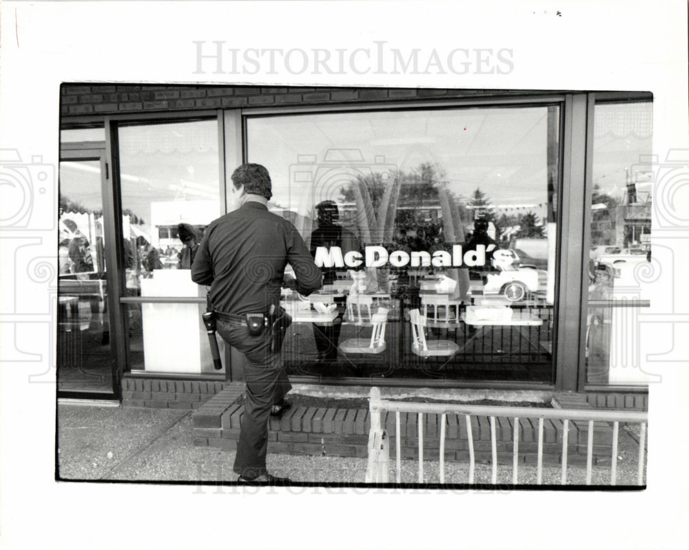 1985 police photographer McDonalds-Historic Images