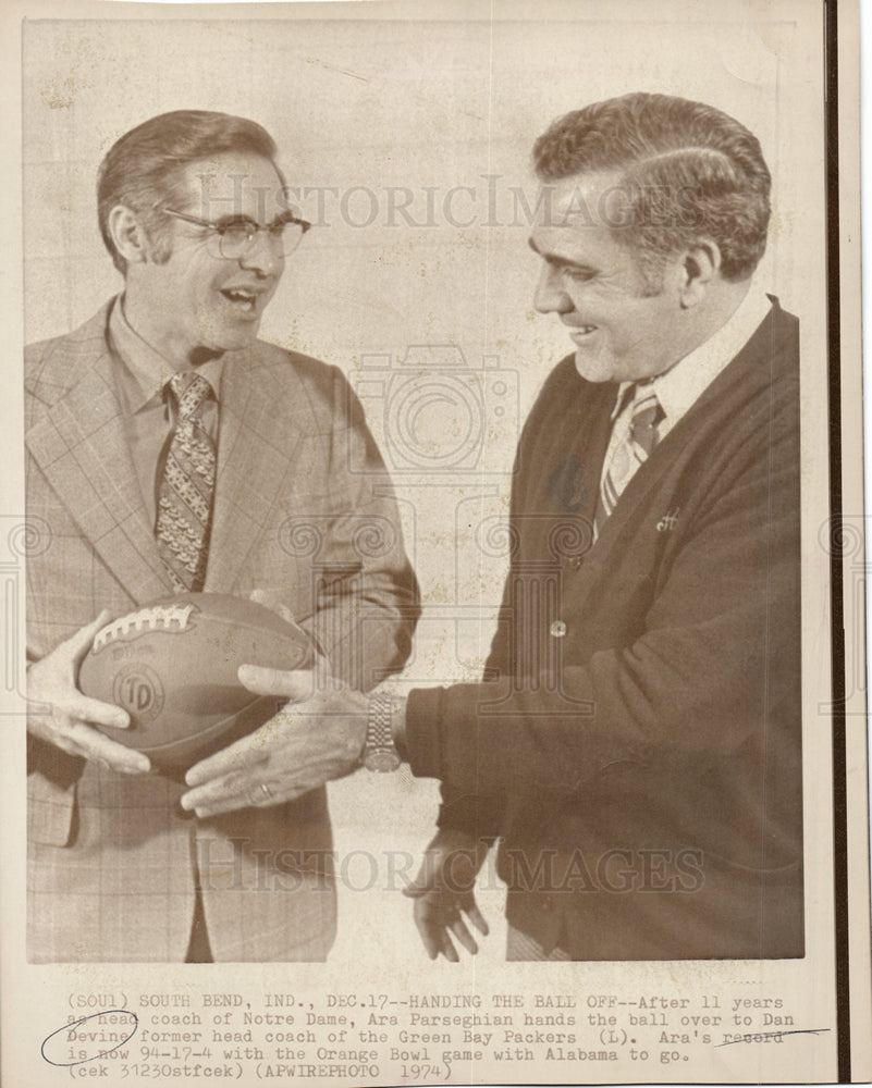 1974 Dan Divine, Head Coach Norte Dame-Historic Images