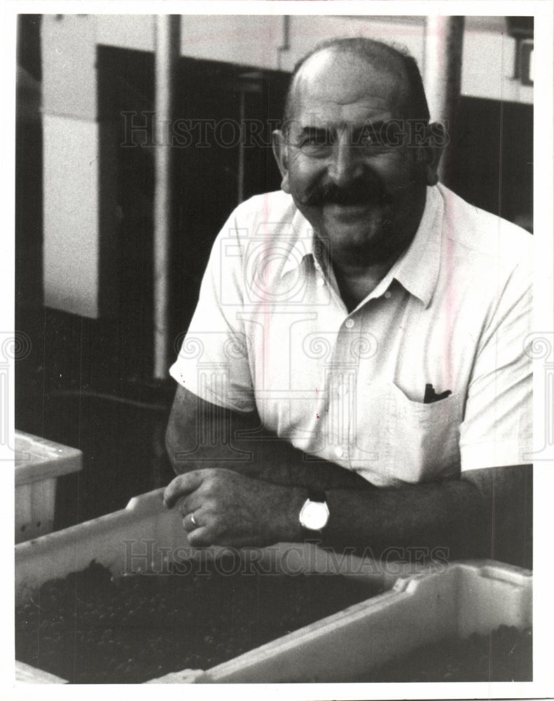 1988 Guy Devaux president  Domaine Mumm-Historic Images