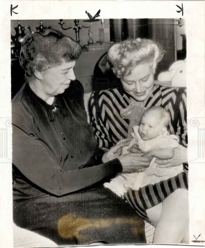 1946 Mrs. Eleanor Roosevelt godmother-Historic Images