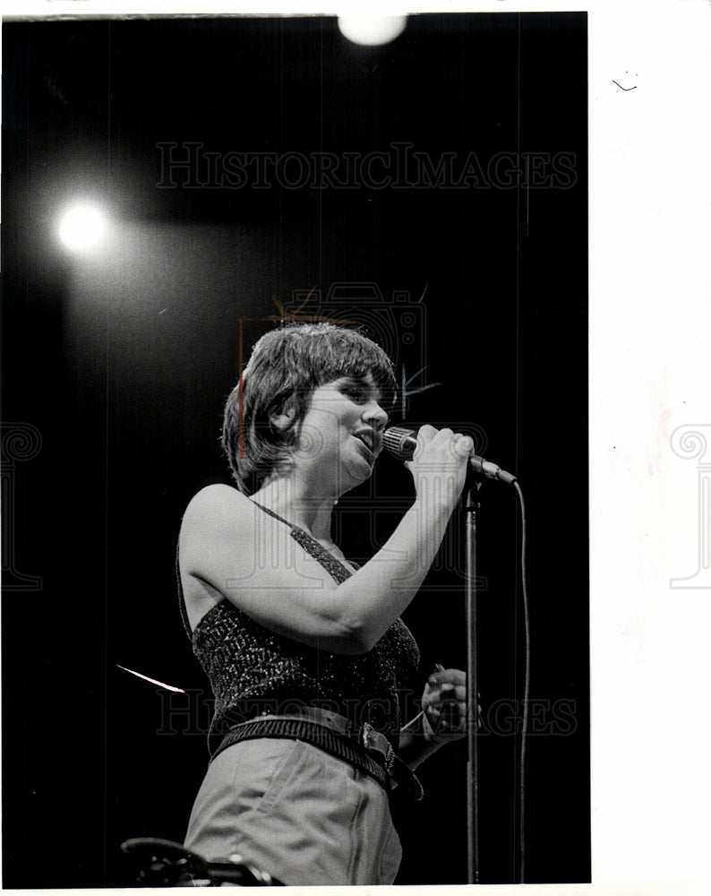 1983 Linda Ronstadt music-Historic Images