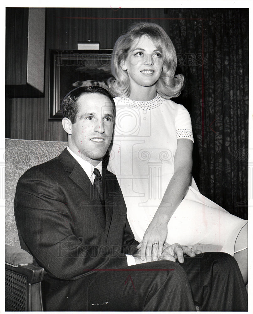 1967 Scott Romney's Minds made up-Historic Images