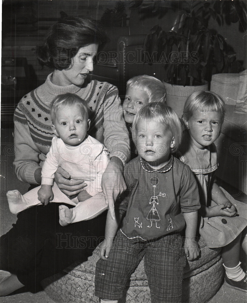 1964 Romney with grandchildren Billy Bret-Historic Images