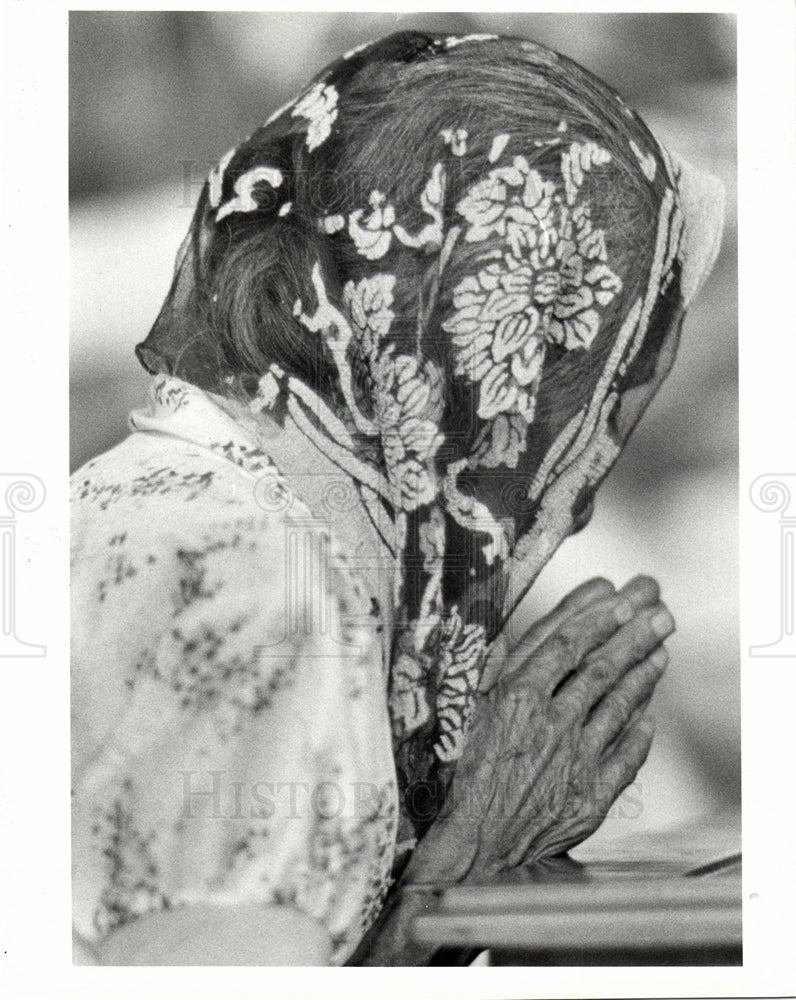 1984 Prays Mass Father Uriel Molina Church-Historic Images