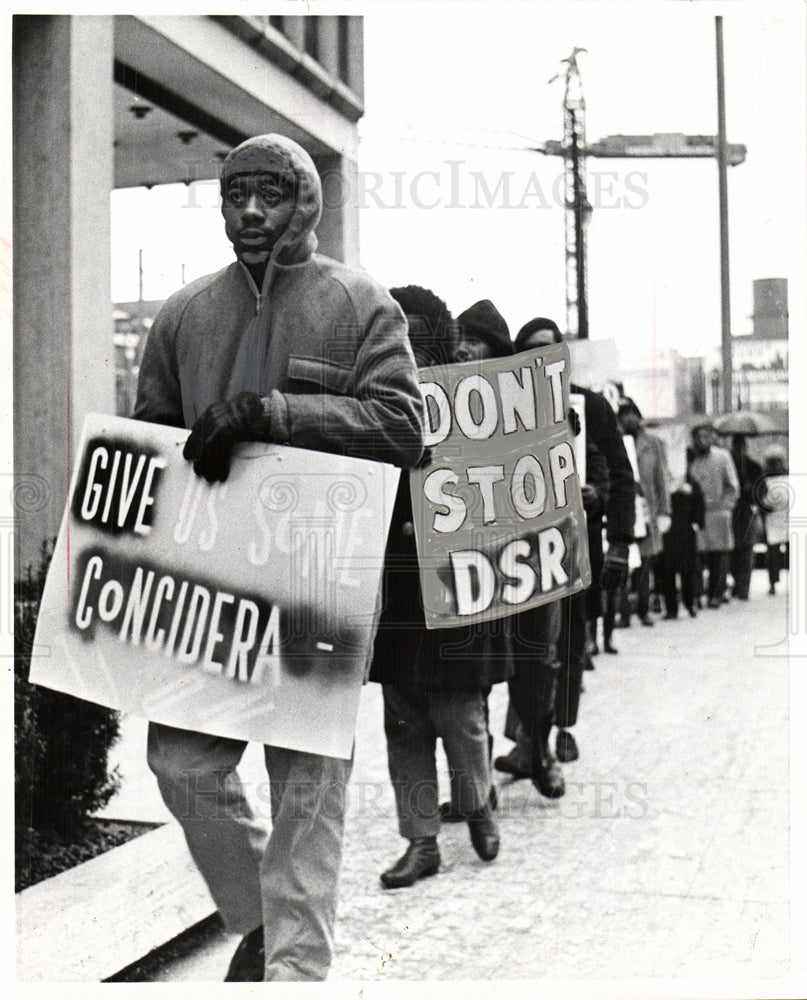 1969 Inner City students picket New Detroit-Historic Images