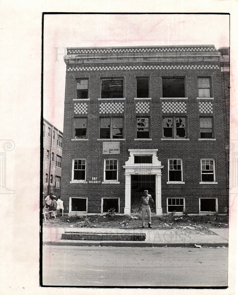 1973 Abandoned building at 687 Brainard-Historic Images