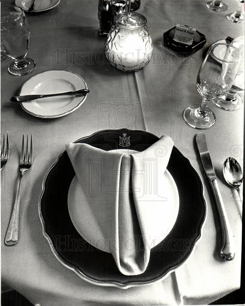 1982 Hotel St Regis place setting-Historic Images