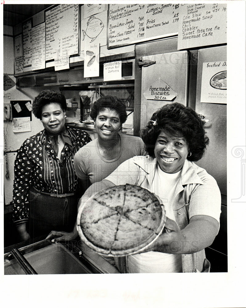 1981 Homemakers Pantry sweet  potato pie-Historic Images