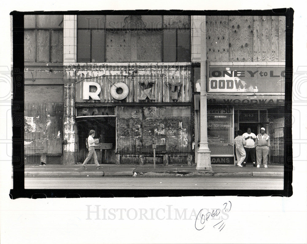 1989 housing abandonment buildings decay-Historic Images