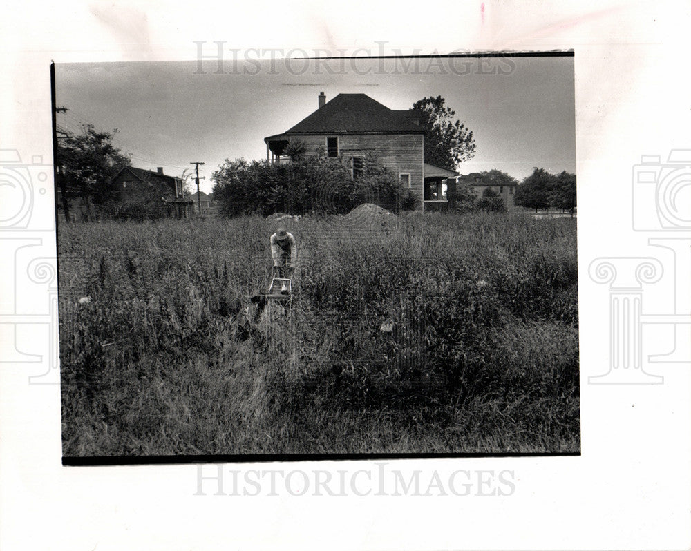 1989 Housing- abandoned-Historic Images