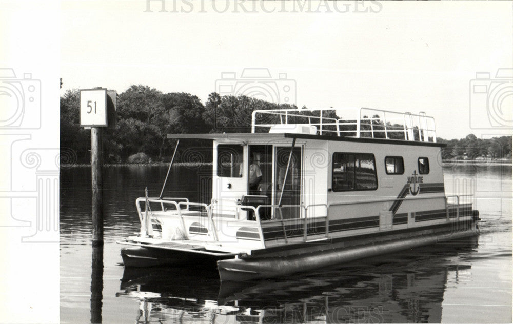 Luxurious houseboats to visitors-Historic Images