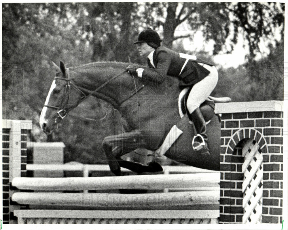 1985 Sari Clapperton Bloom horse stay tuned-Historic Images