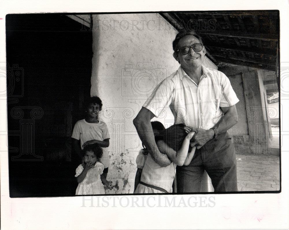 1989 Rev. Enrique Silvestre with children-Historic Images