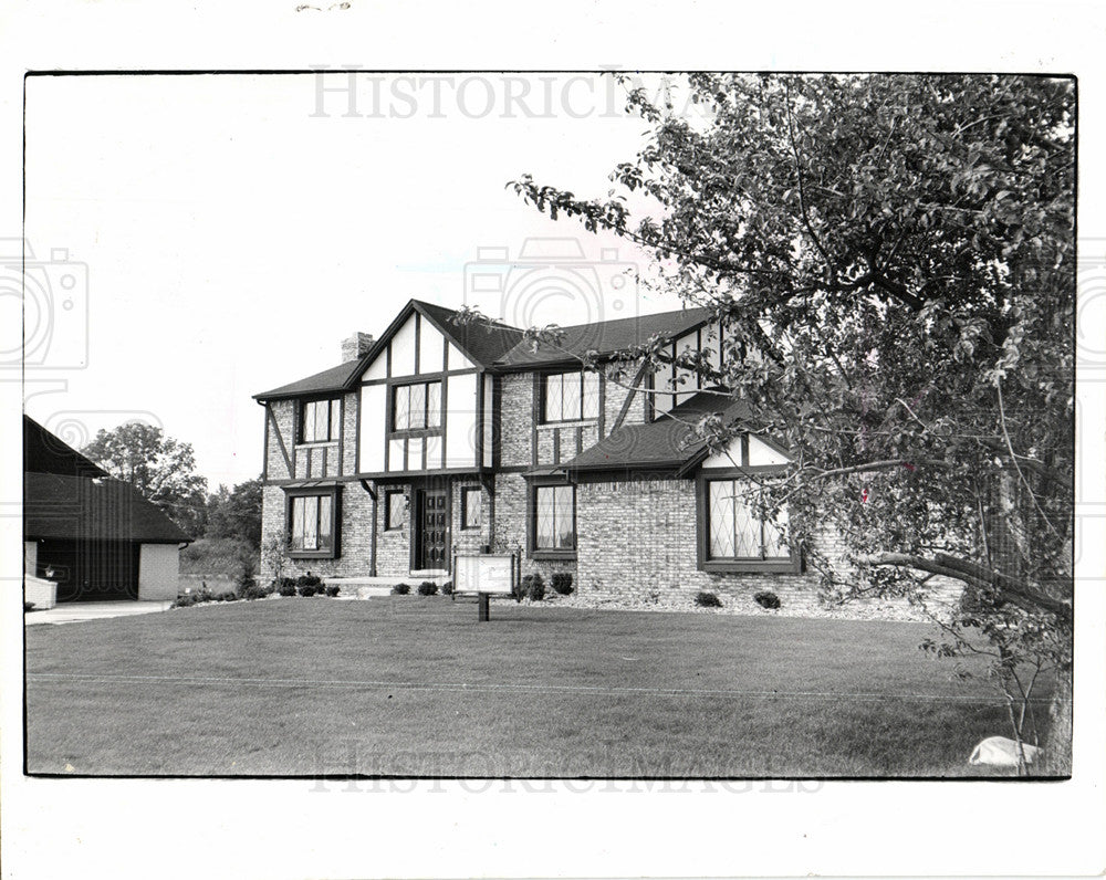 1976 Birch Wood Home Tudor 1986 Mid Income-Historic Images