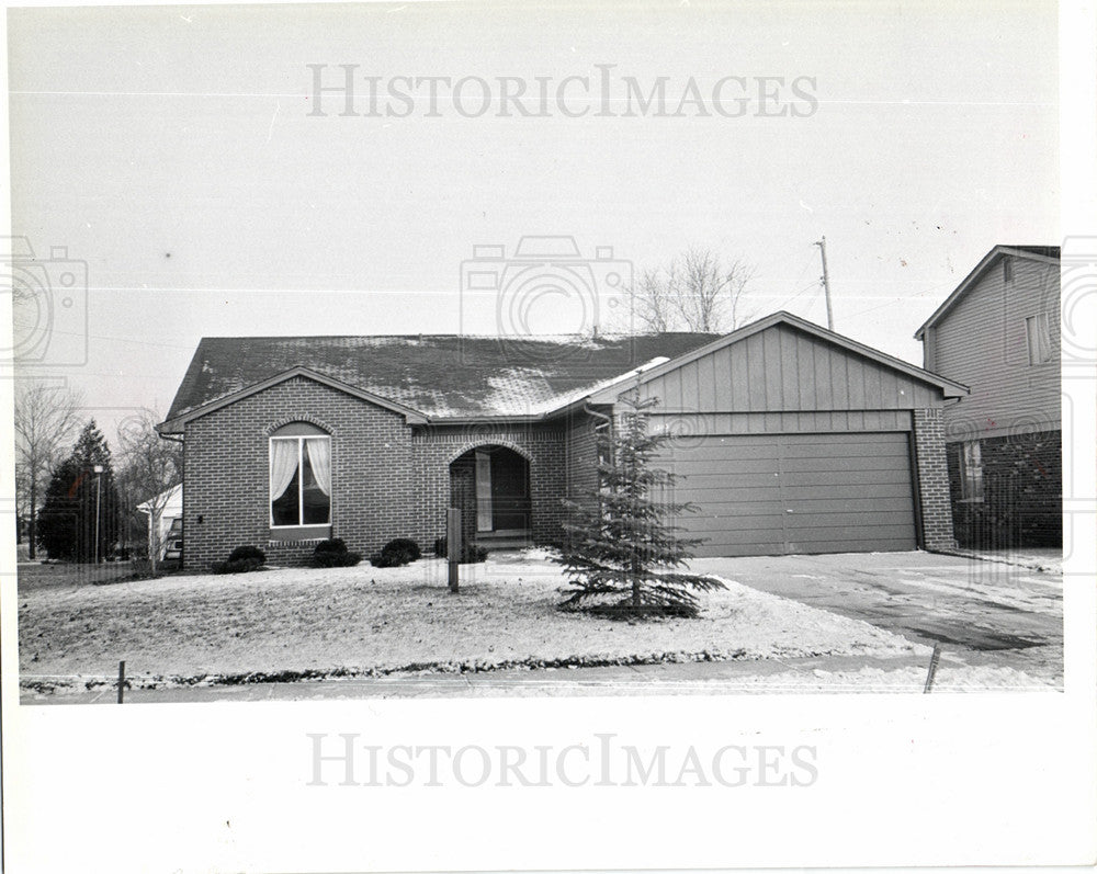 1980 Maple Lane Gardens Idea Home-Historic Images