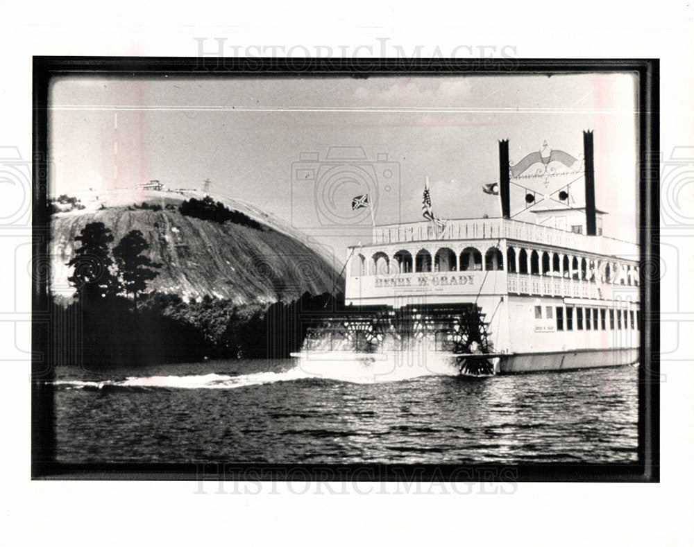 1988 Paddle boat-Historic Images