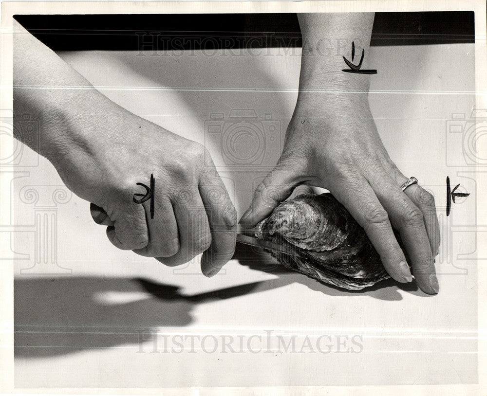 1950 Sharp Knife-Historic Images