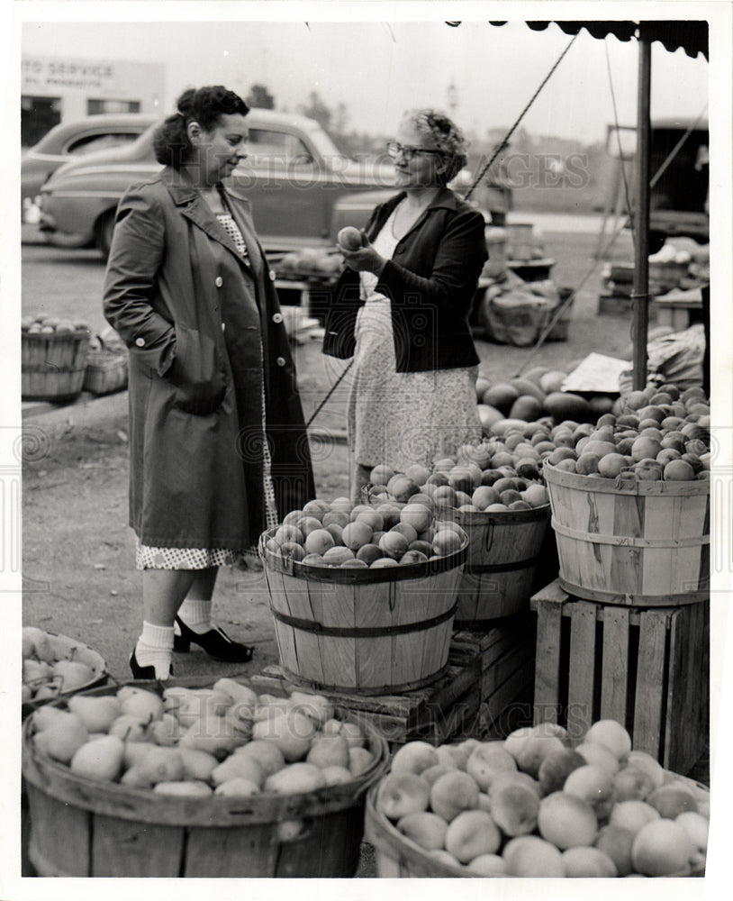 1950 women market produce-Historic Images