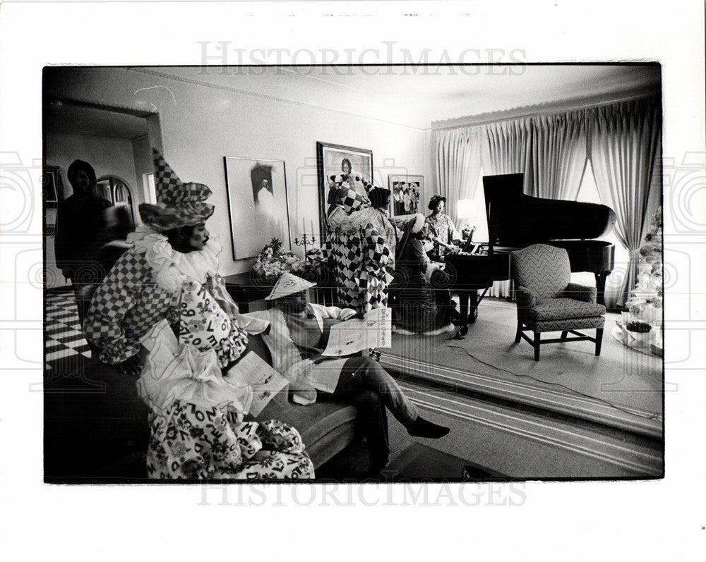 1978 Manoogian Mansion  clowns-Historic Images