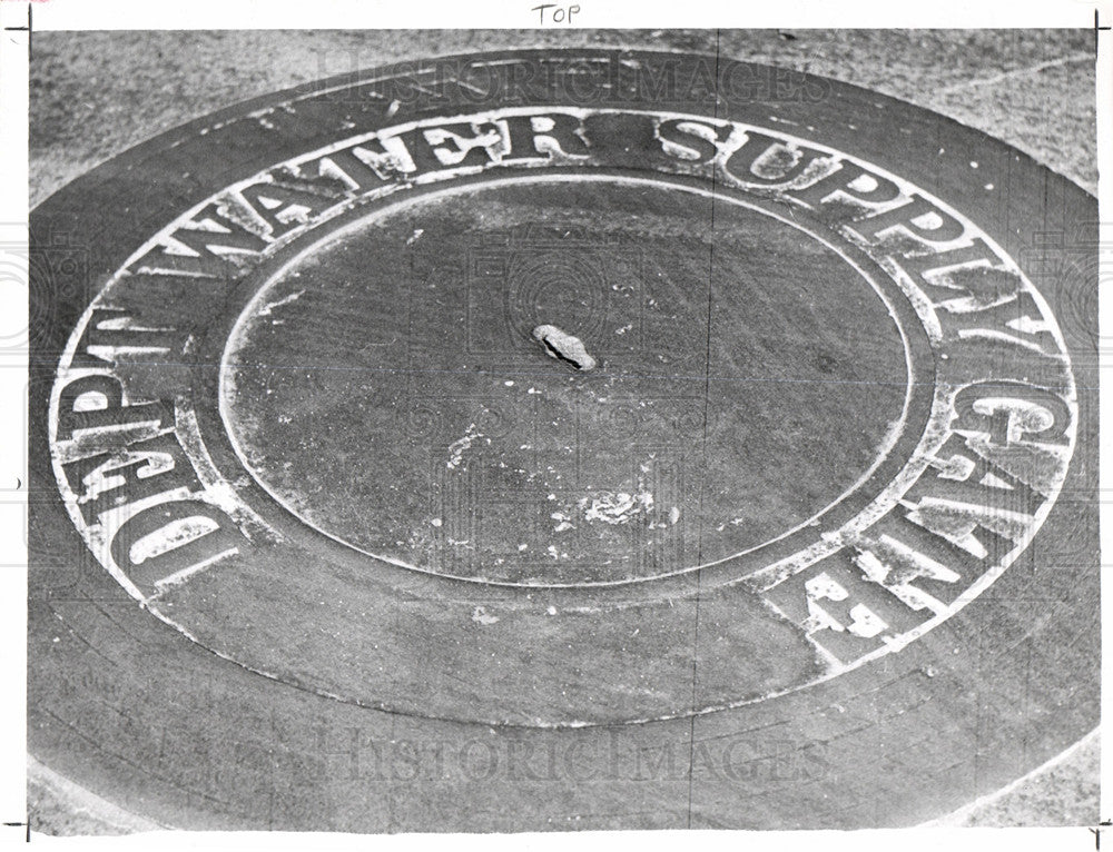 1958 WATER SUPPLY GATE DEPARTMENT MANHOLE-Historic Images