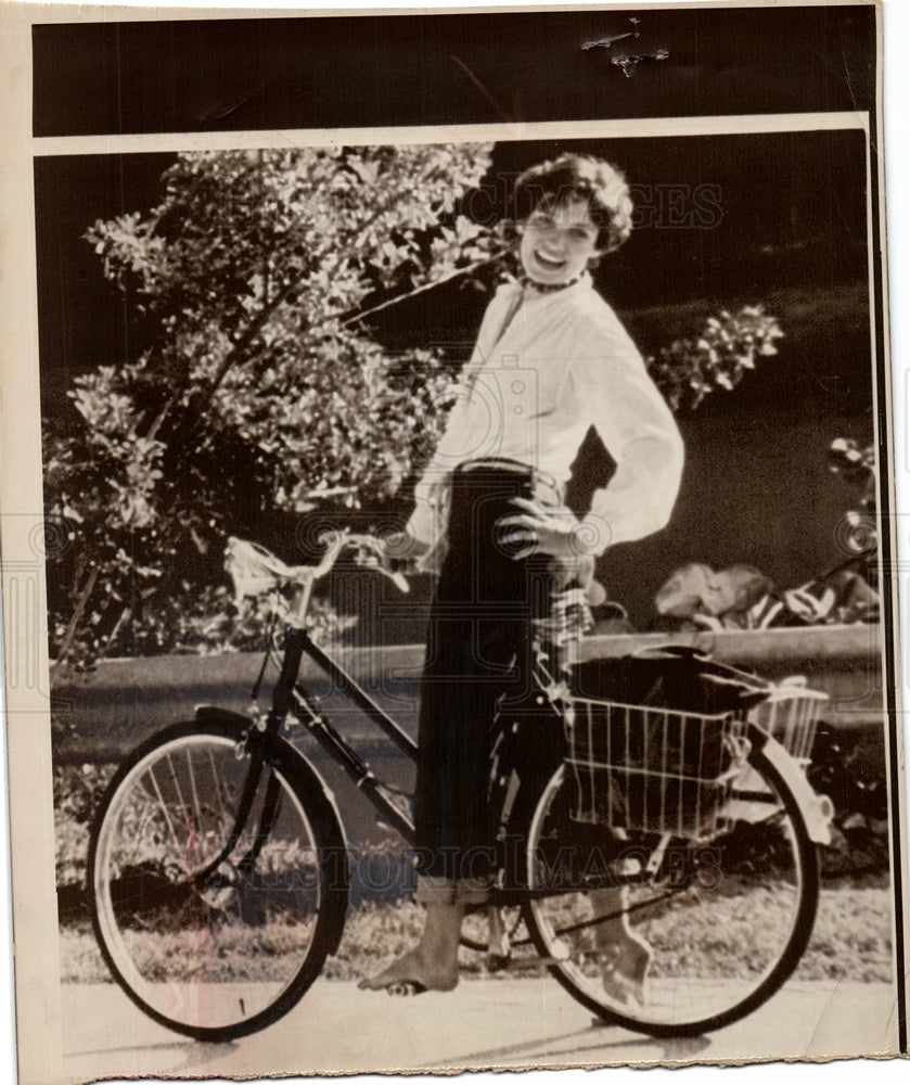 1976 Margaret Trudeau Poses Pierre Trudeau-Historic Images