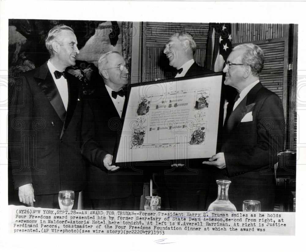 1953 Harry Truman gets Four Freedoms Award-Historic Images