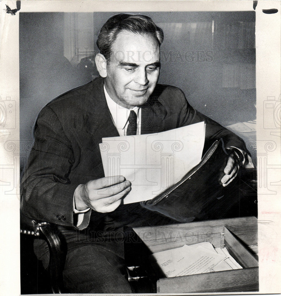 1947 Warren, Taft hartley law, director-Historic Images