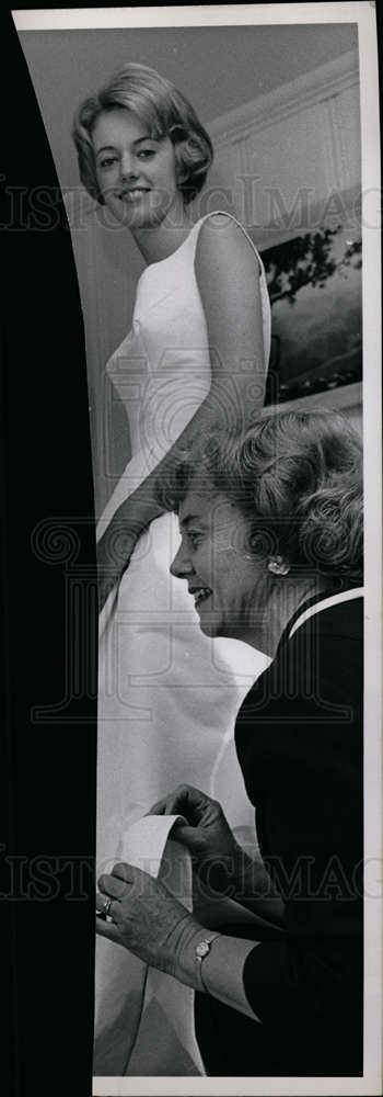 1966 Press Photo Mrs. Walter Simons - Historic Images