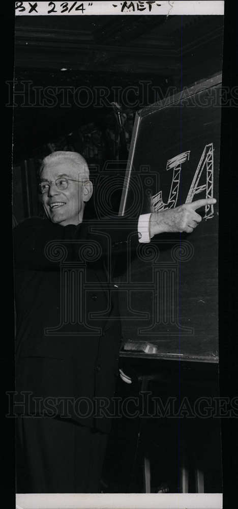1954 Press Photo Floyd Stan black board tpointing - dfpd40385- Historic Images