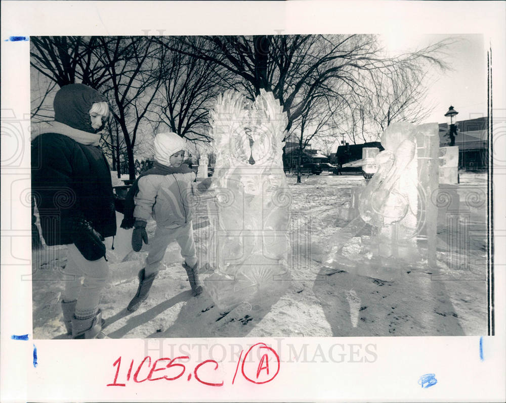 1989 Press Photo Tara Snyder Kelly Ice Sculpture Shelby - Historic Images