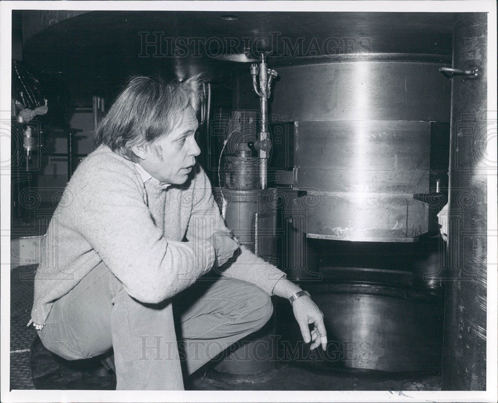 1987 Press Photo Henry Blosser Cyclotron University - Historic Images