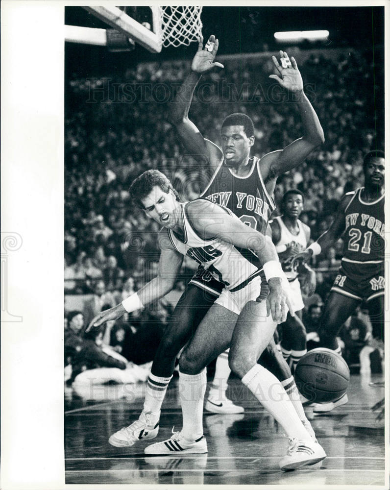 Press Photo Bernard King Kelly Tripucka guards - Historic Images