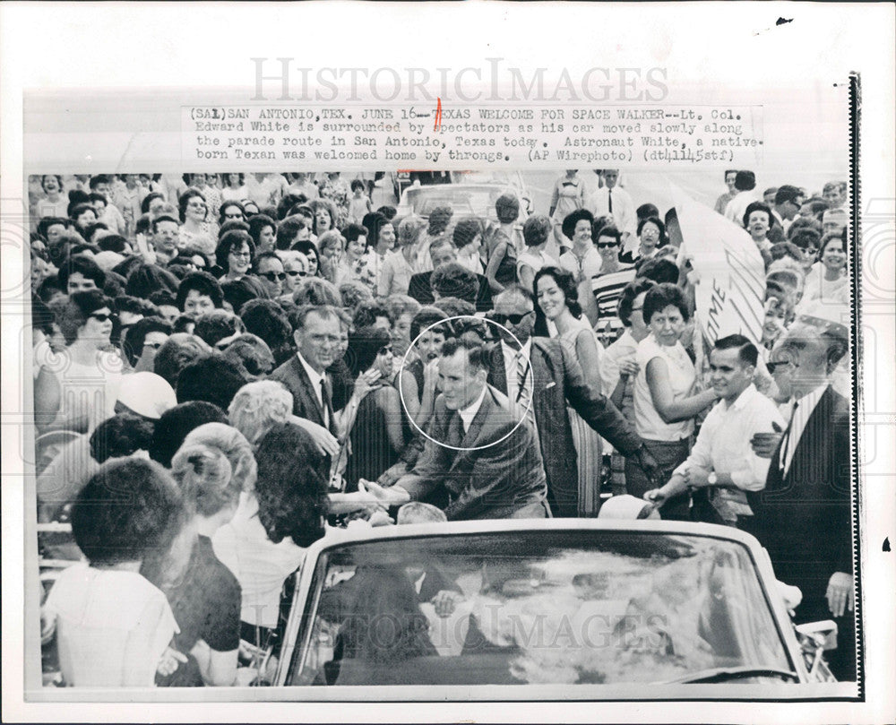 1965 Press Photo Lt Col Edward White Astronaut Parade - Historic Images