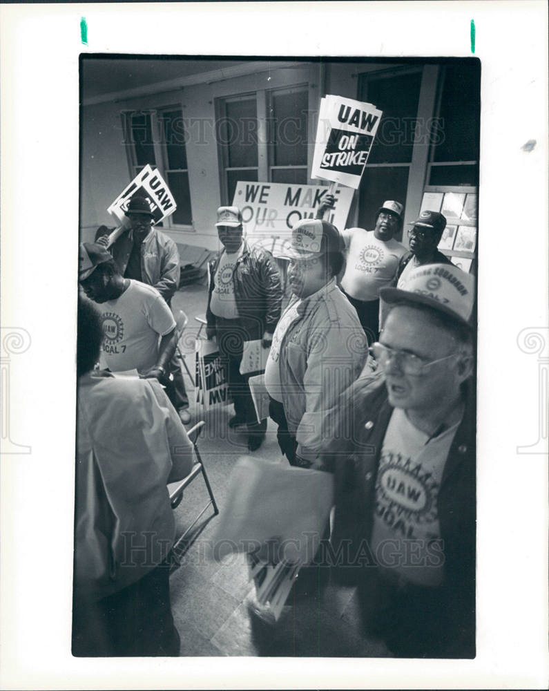 1985 Press Photo Thousands bolt early from plants - Historic Images