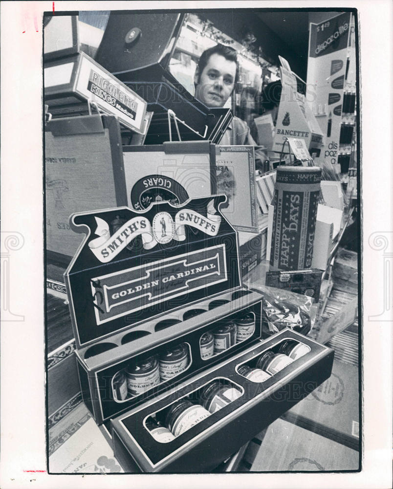 1971 Bob Weiss Mgr. of La Fond&#39;s Cigars - Historic Images