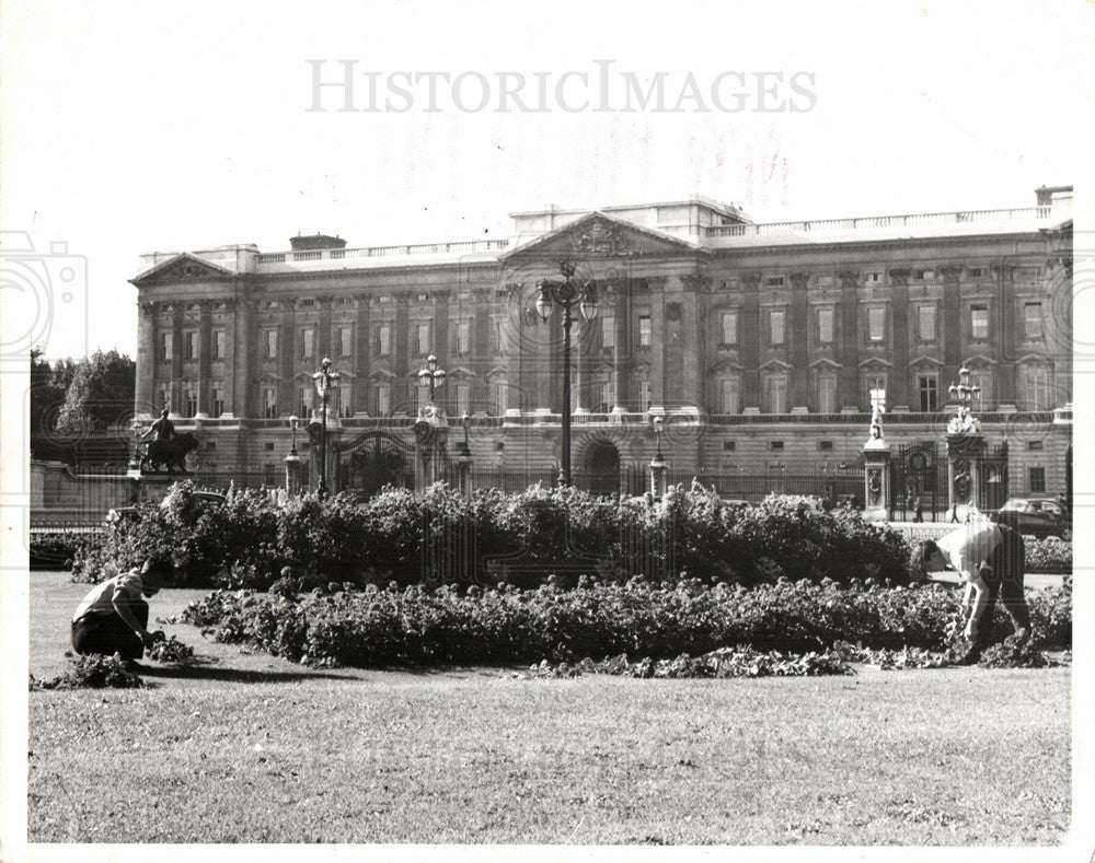 1969 Buckingham Palace England Garden-Historic Images