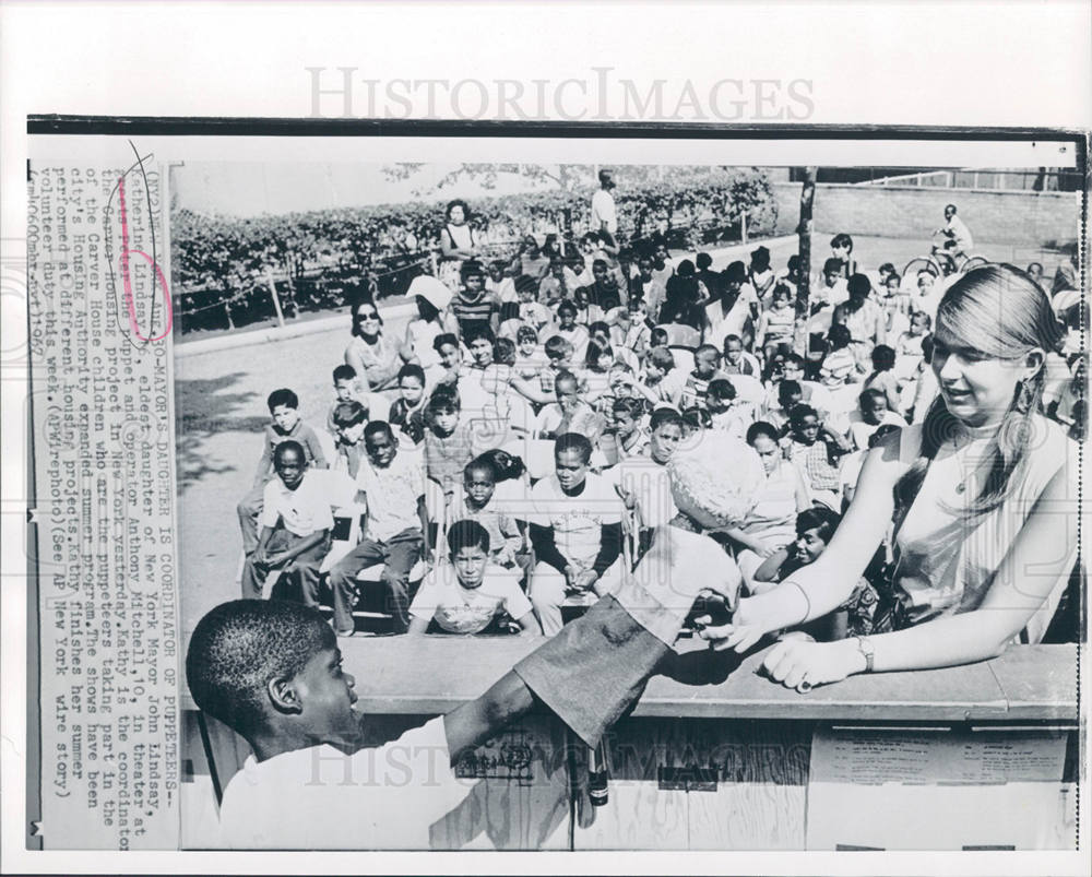 1967 Press Photo Katherine Lindsay,Carver housing proje - Historic Images