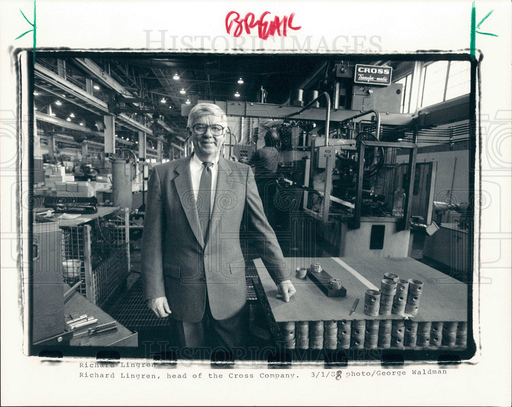 1988 Press Photo Richard Lindgren Cross Trecker CEO - Historic Images