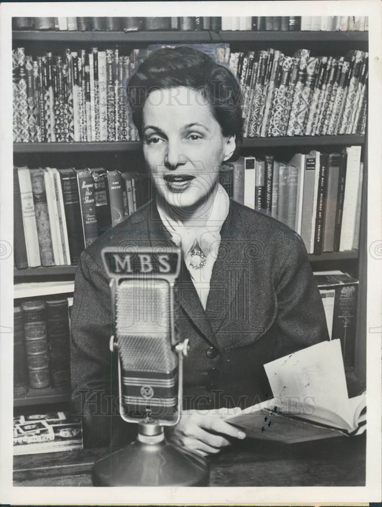 1954 : Virginia Peterson, author / critic - Historic Images