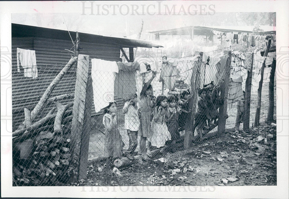 1984 Press Photo Salvadoran Civil War refugee camp kids - Historic Images