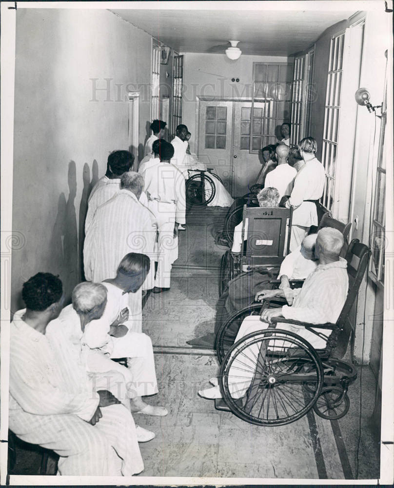 1946 Press Photo Detroit Receiving Hospital Patients - Historic Images