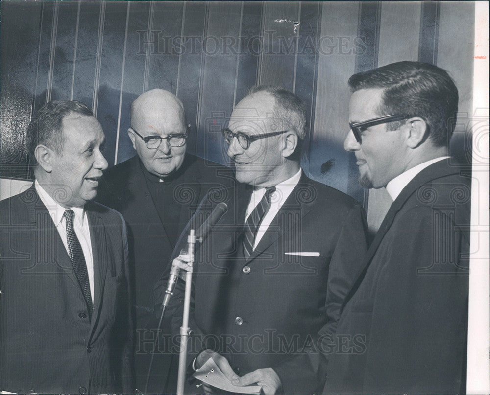 1963 Press Photo Dr. Allan Zaun Detroit - Historic Images