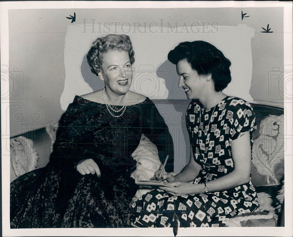 1949 Press Photo Gracie Fields Marguerith Riley - Historic Images