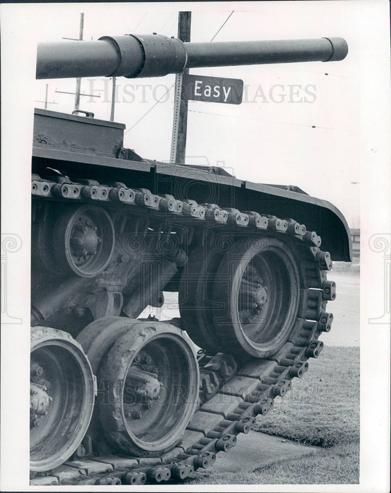 1977 Press Photo tank Easy Street Cadillac Gage Detroit - Historic Images