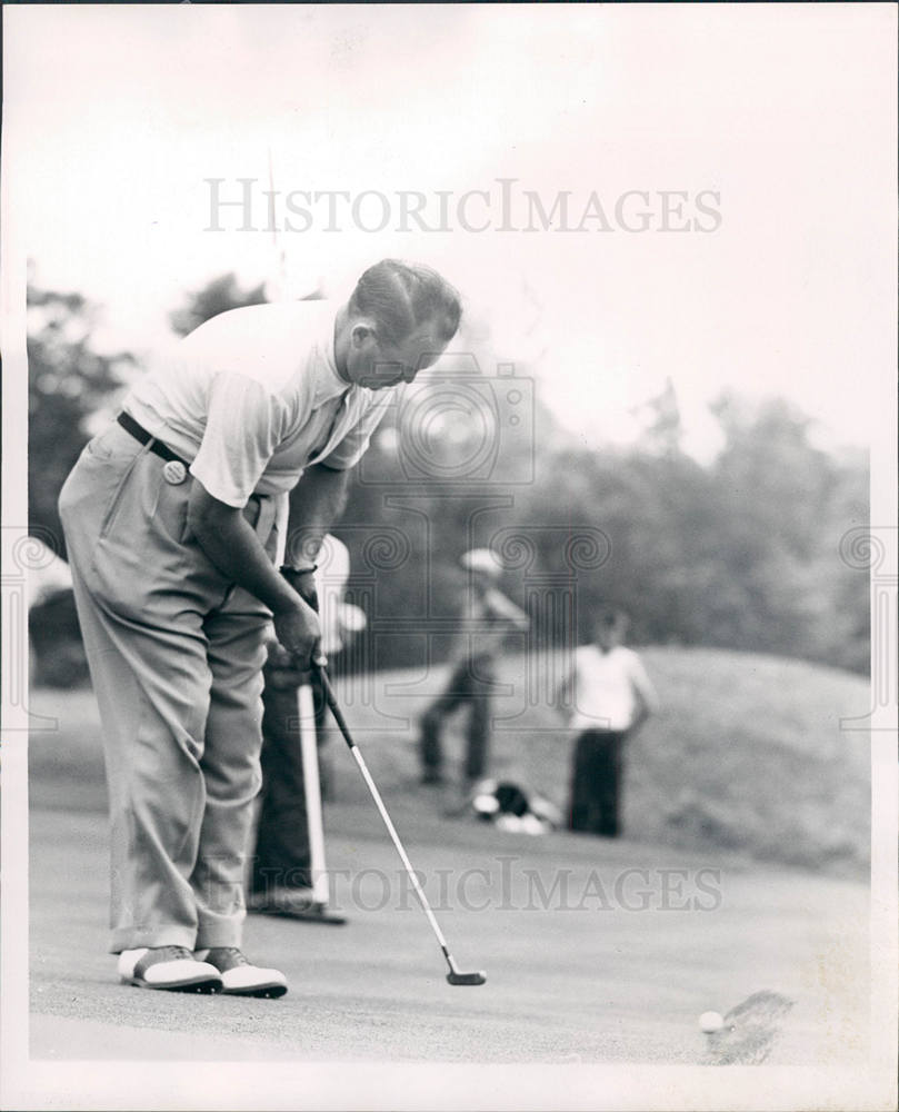  1952 Jack Winney Golfer - Historic Images