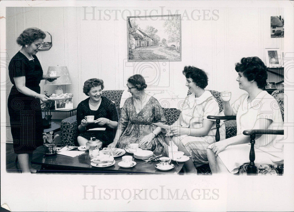 Press Photo Margaret Brown, Molra Clark, Anna Glyn - Historic Images